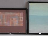 deux tableaux encadrés accrochés l'un à côté de l'autre au mur