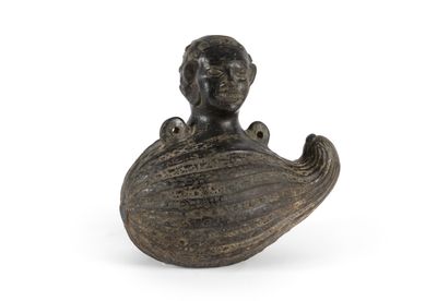 une image représentant une figurine en bronze d'un homme