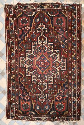 Tapis orientale à motif de fleurs géométriques dans les tons…