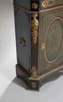 Buffet en bois noirci et marqueterie de style Boulle de lait… (photo 3)