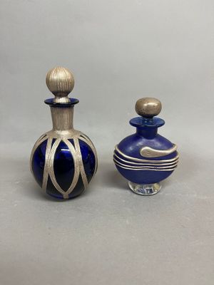 Nicolaï à Paris Ensemble de deux flacons à parfum en verre b… - Photo 1