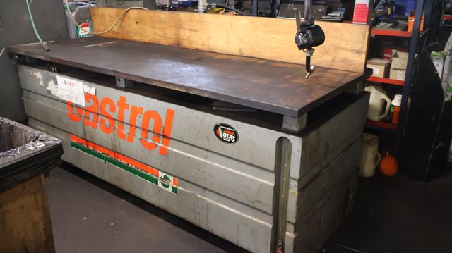 Cuve à huile établi 1500 litres, pompe et enrouleur tuyau huile, ...