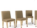quatre chaises à pieds en bois et rembourrées, rembourrées, rembourrées, rembourrées, rembourrées