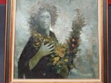 tableau représentant une femme tenant un bouquet de fleurs devant un mur rouge
