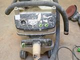 a machine that is sitting on the floor in the garage