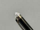 a pen that is sitting on top of a table