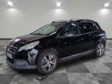 la photo d'une voiture noire garée dans un garage