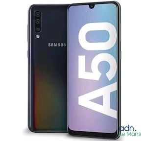Le Samsung A30 est un smartphone doté d'un dos incurvé et d'un écran incurvé.