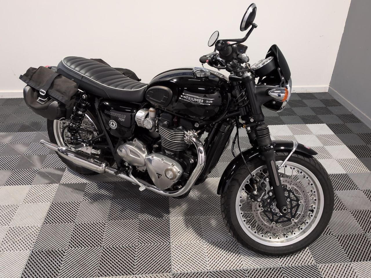 LIEU DE STOCKAGE : Paris Sud - TRIUMPH - BONNEVILLE T120 - E…