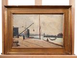 une photo d'un tableau posé sur un chevalet, avec un bateau en arrière-plan