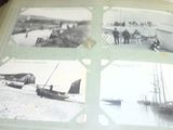 des photos de personnes sur un bateau dans un livre