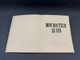 un livre ouvert avec un titre en noir et blanc