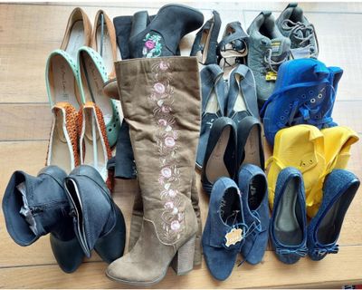 many pairs of shoes that are lined up on the floor