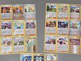 beaucoup de cartes pokemon sur la table