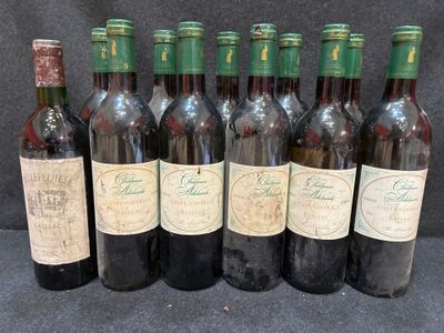 six bouteilles de vin sont alignées sur une table