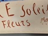 a sign that says nice sokie fleurs on it