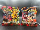 deux paquets de cartes Pokémon empilés l'un sur l'autre