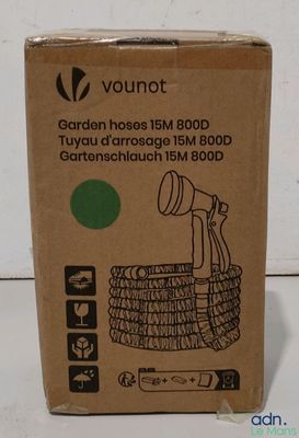 la boîte est ouverte pour montrer le contenu d'un tuyau d'arrosage