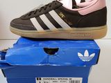 Baskets adidas Originals Gazelle marron, roses et blanches