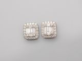 une paire de boucles d'oreilles en diamant
