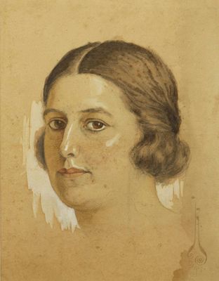 portrait d'une femme avec une plume dans les cheveux