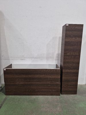 paire de vitrines modernes en noyer et en verre