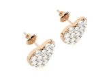 une paire de boucles d'oreilles clous en diamant en or rose