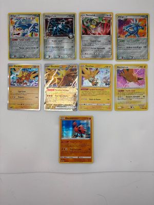 beaucoup de cartes Pokémon accrochées au mur