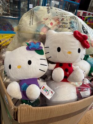 Peluches HELLO KITTY de différentes tailles principalement 2… - Photo 1