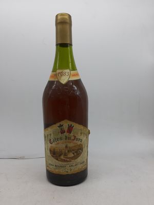 l'image d'une bouteille de vin posée sur une table