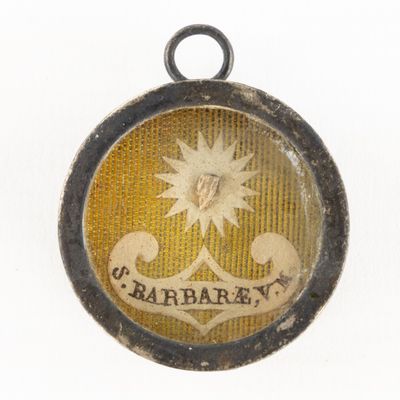 a picture of a badge with a star on it