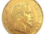gros plan d'une pièce d'or sur laquelle figure le visage d'un homme