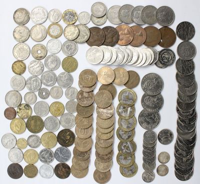 Petit lot de pièces françaises et étrangères.