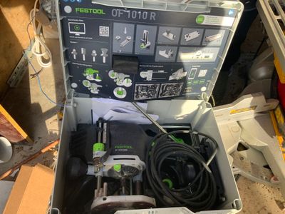 une boîte contenant un outil