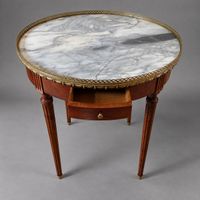TABLE BOUILLOTE à tirettes latérales en bois teinté et verni… (photo 3)
