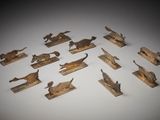 de nombreux animaux en bois exposés sur une table