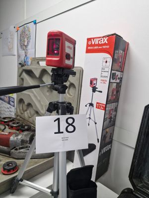 une photo d'un trépied sur lequel est accrochée une pancarte