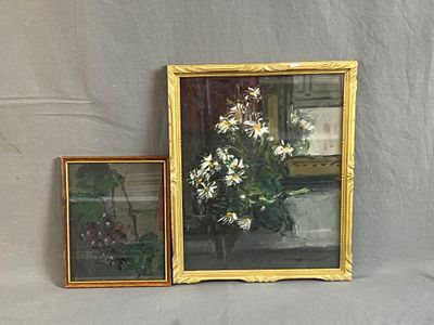 une photo d'une photo représentant un vase de fleurs et une photo d'un vase de marguerites