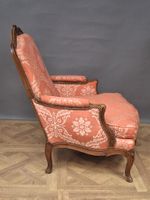 Bergère à dossier plat en bois à décor mouluré et sculpté de… (photo 3)