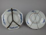pair of chinese blue and white porcelain plates with floral decoration
