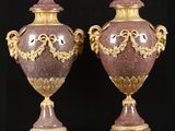 paire de vases français en bronze doré du XIXe siècle, ornés de décorations dorées