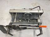 une machine posée sur une table