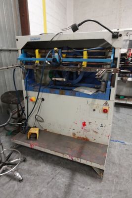 une image d'une machine dans une usine