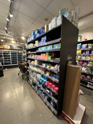 stock de produits pour la maison et produits de soins, comprenant :