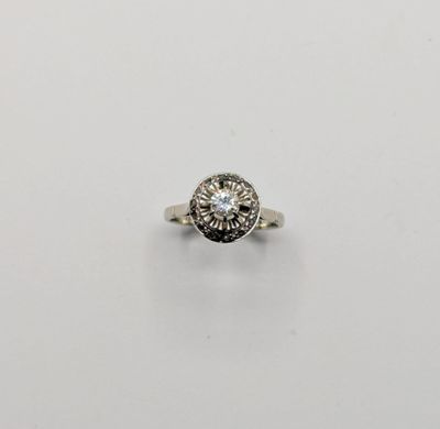 a white gold ring with a round brilliant cut diamond