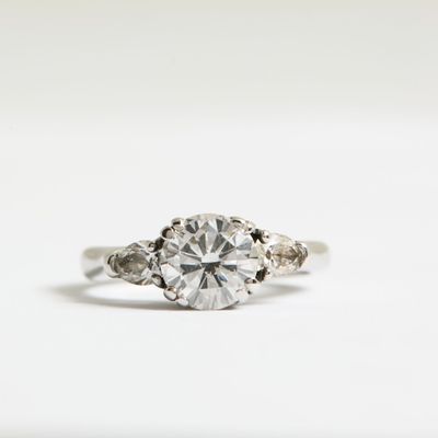 Bague en or blanc 18K (750) ornée d'un diamant de 1,53 carat…