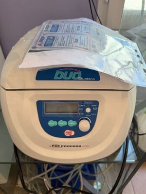 gros plan d'une machine posée sur une table