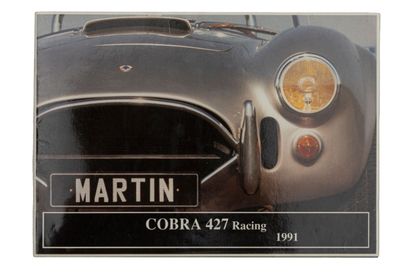 une photo d'une photo d'une voiture sur laquelle figure le nom « Martin Cobra 427 »