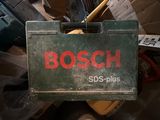 une boîte verte sur laquelle est inscrit « Bosch »