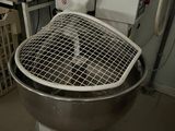 une image d'une machine qui se trouve dans une pièce